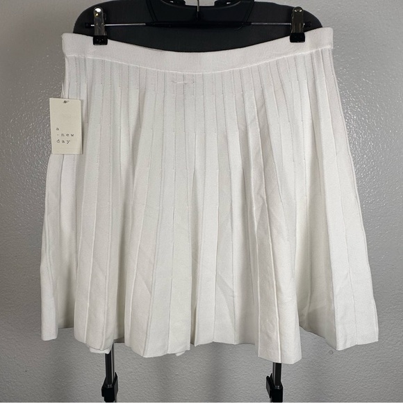 A New Day Women’s Elegant White Pleated Skirt Size XXL - Picture 3 of 7